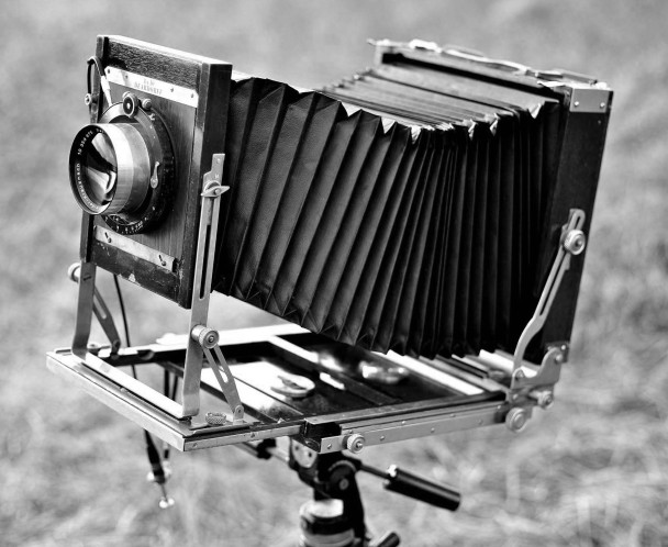 What camera does David Chalmers use? A deardorff 